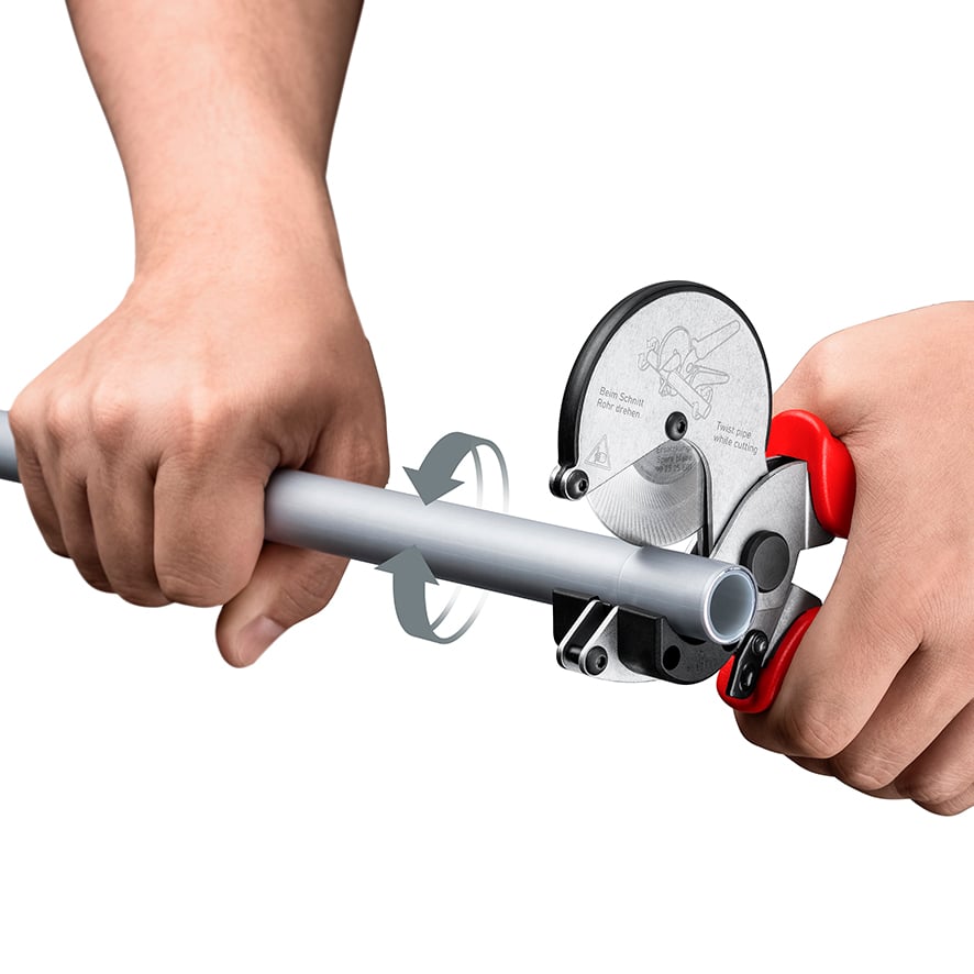 Optimum cutting results: the rotation allows the cutting wheel to penetrate the pipe effortlessly with minimal deformation