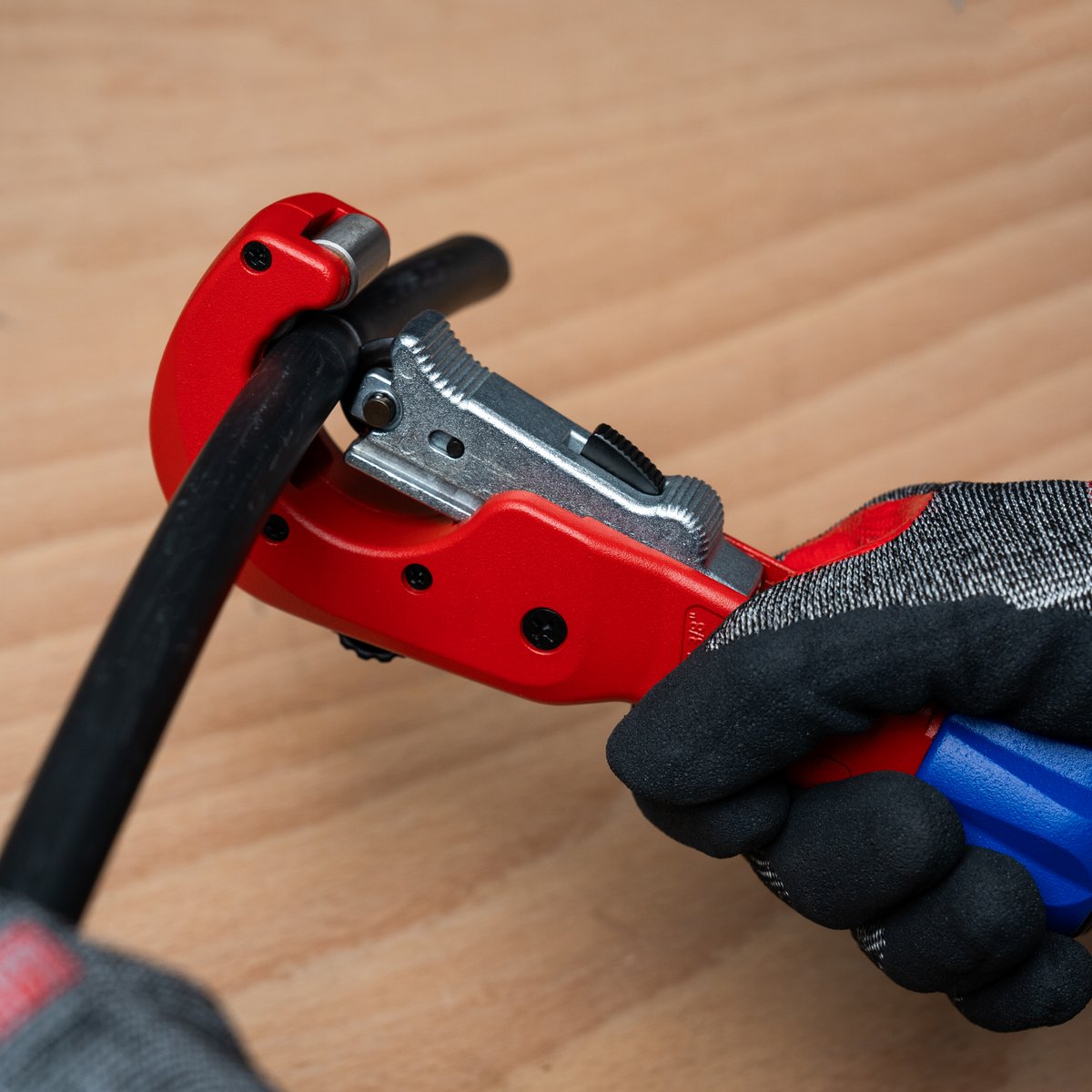 Swa Cutter KNIPEX TubiX® Pipe Cutter: Precision Stripping for SWA Cables