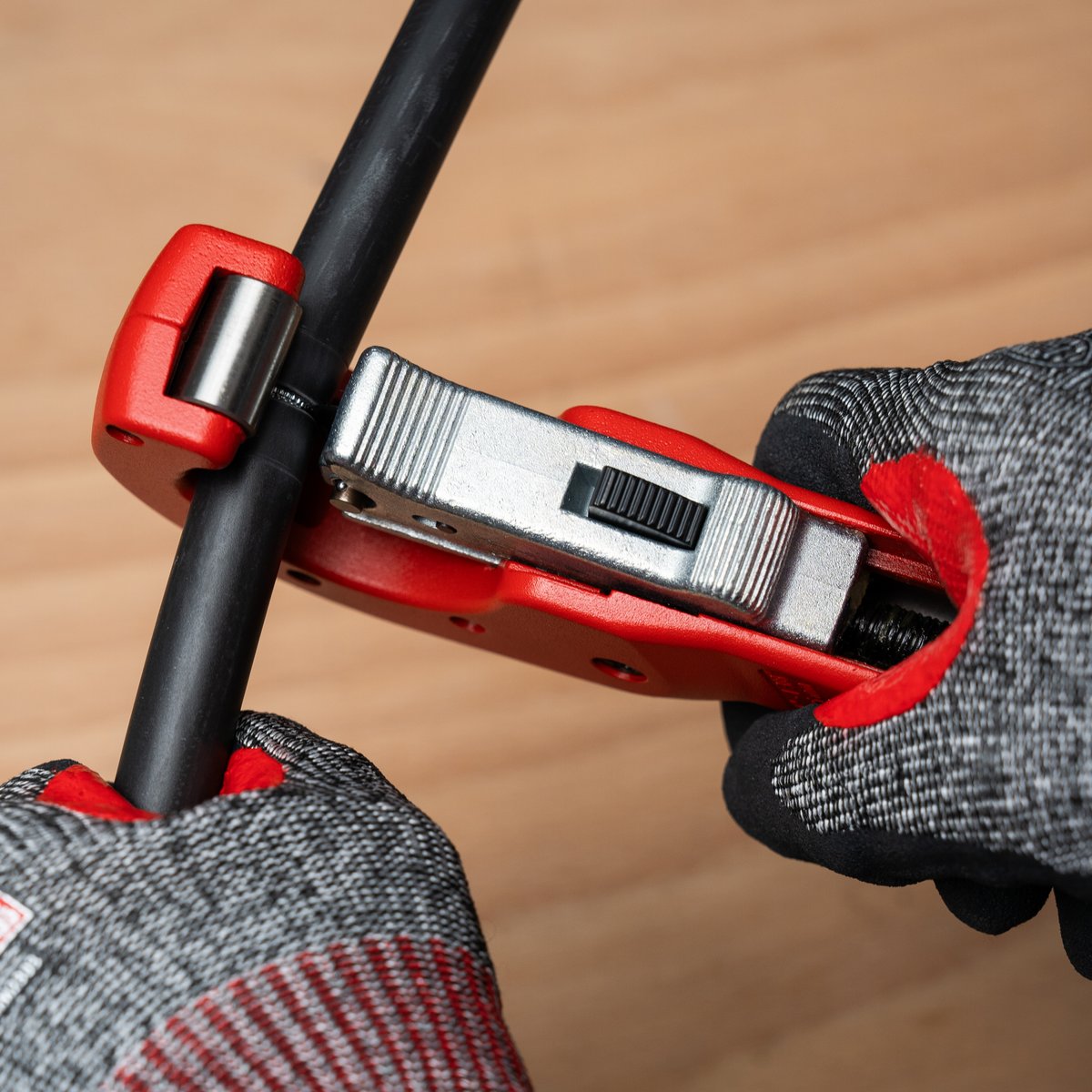 Swa Cutter KNIPEX TubiX® Pipe Cutter: Precision Stripping for SWA Cables